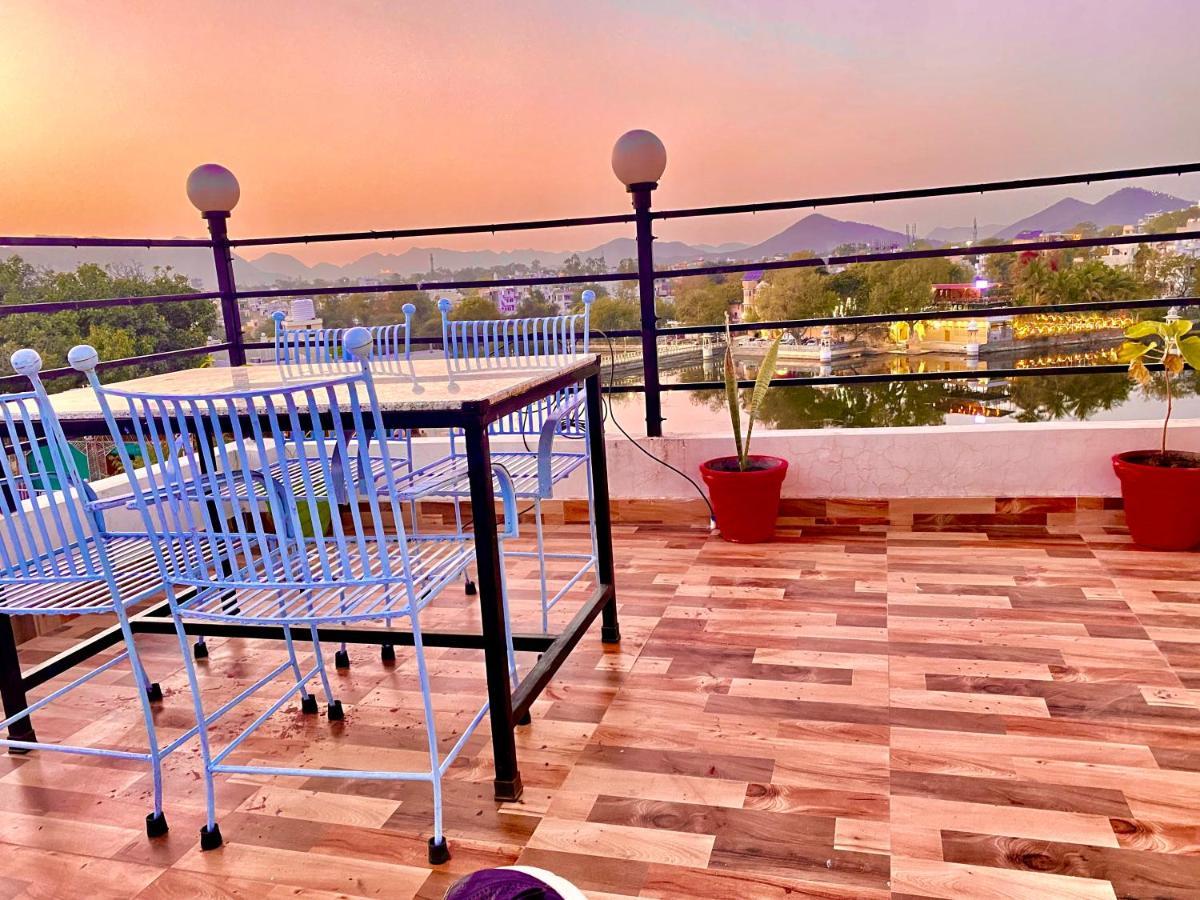 The New Lake Front Bed & Breakfast Udaipur Exterior photo