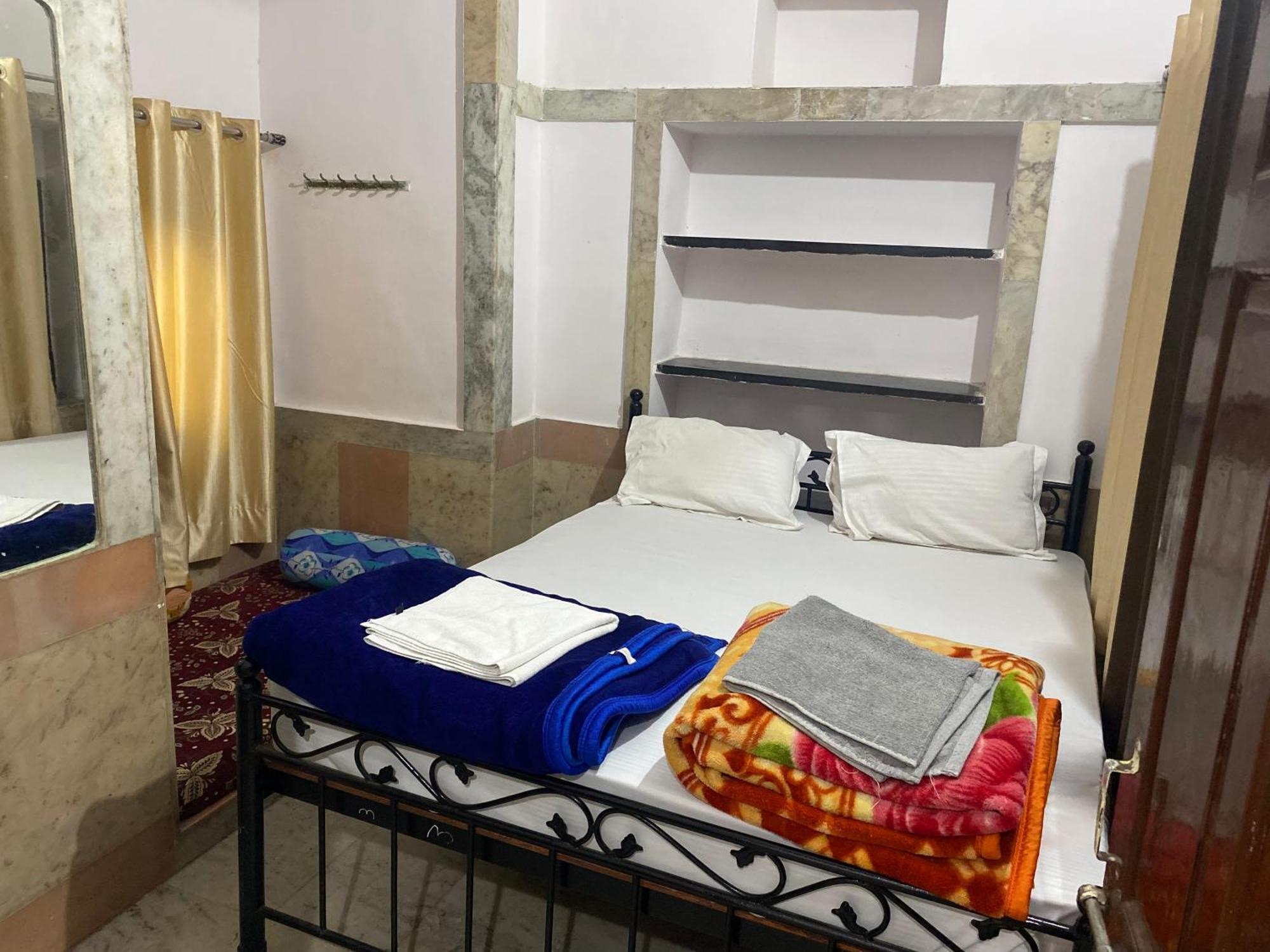 The New Lake Front Bed & Breakfast Udaipur Exterior photo